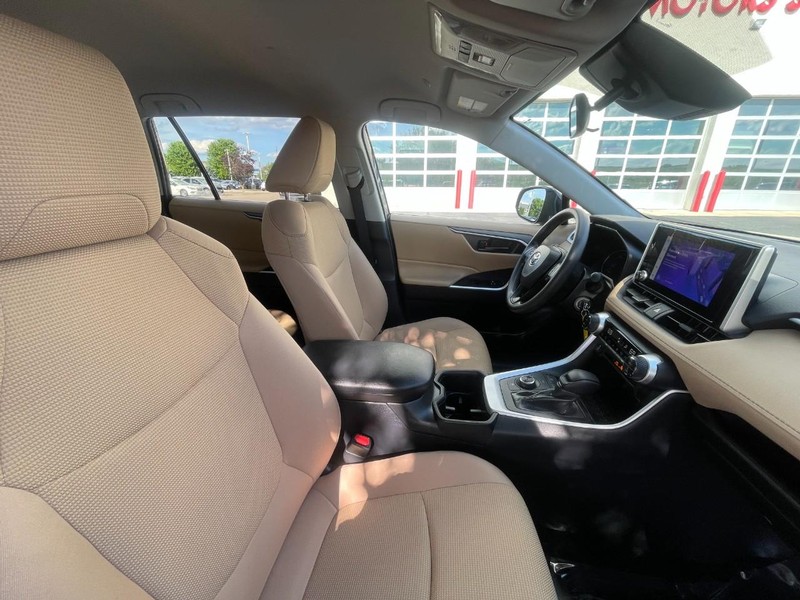 Toyota RAV4 Vehicle Image 10