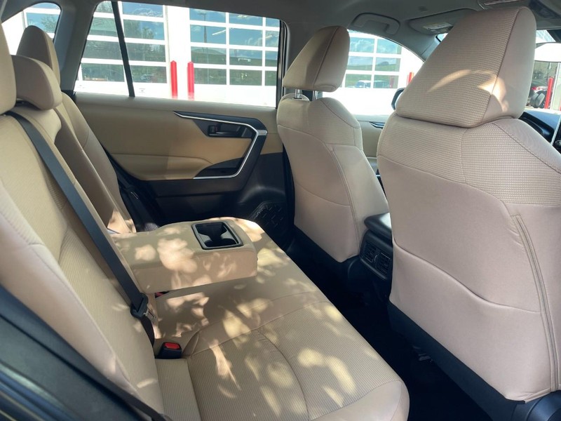 Toyota RAV4 Vehicle Image 12