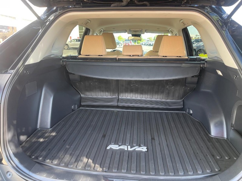 Toyota RAV4 Vehicle Image 15