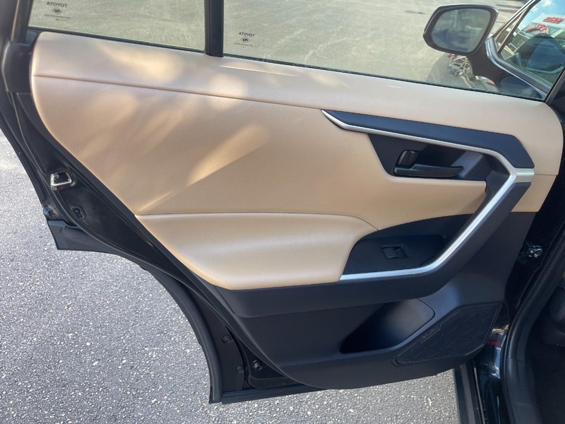 Toyota RAV4 Vehicle Image 17