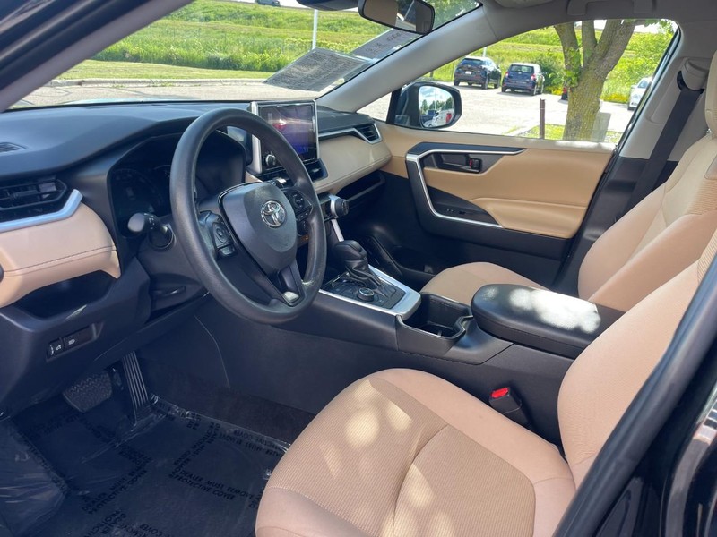 Toyota RAV4 Vehicle Image 18