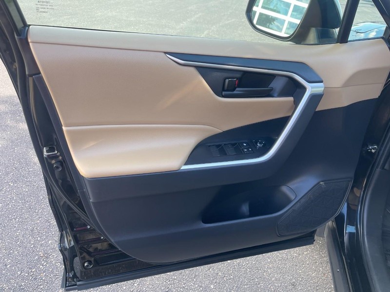 Toyota RAV4 Vehicle Image 19