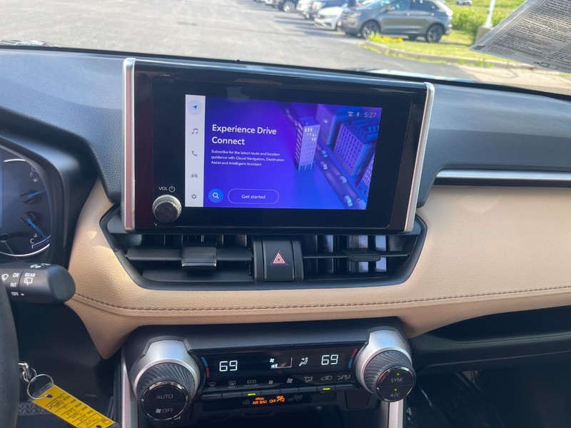 Toyota RAV4 Vehicle Image 28
