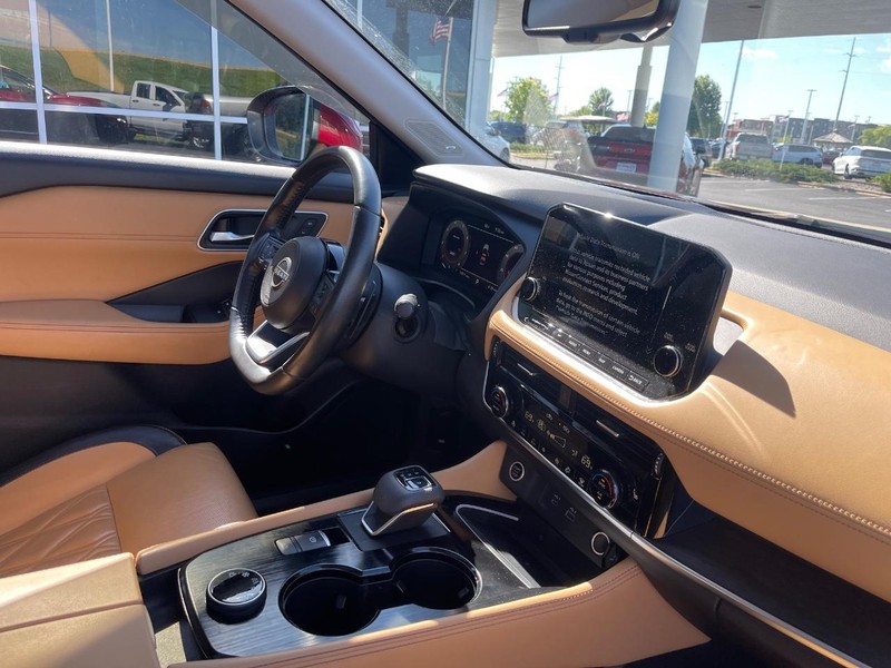 Nissan Rogue Vehicle Image 02