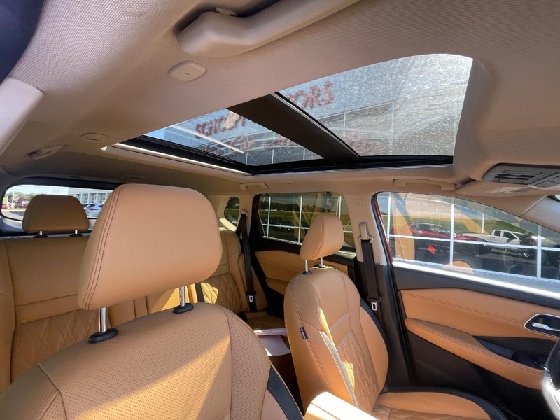 Nissan Rogue Vehicle Image 03