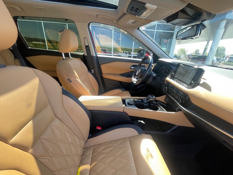 Nissan Rogue Vehicle Image 04