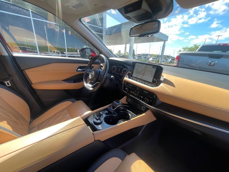 Nissan Rogue Vehicle Image 05