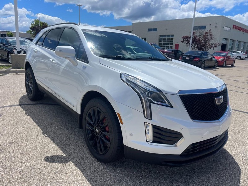 Cadillac XT5 Vehicle Image 02