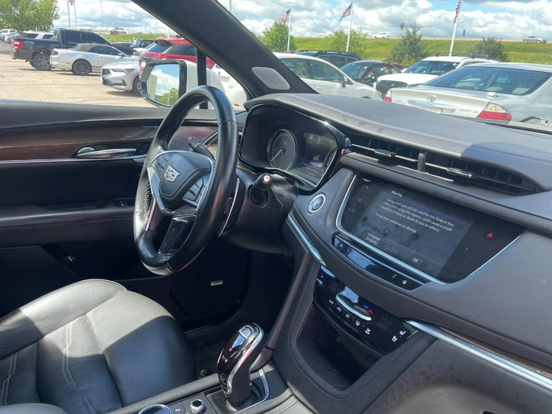 Cadillac XT5 Vehicle Image 03