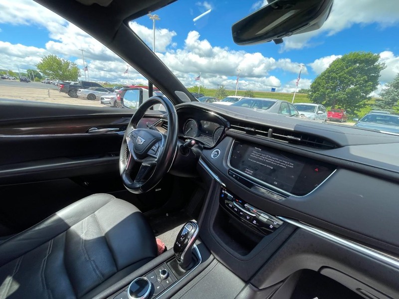 Cadillac XT5 Vehicle Image 07