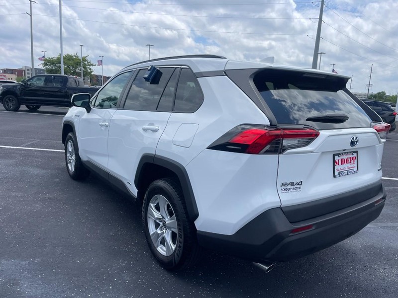 Toyota RAV4 Hybrid Vehicle Image 04