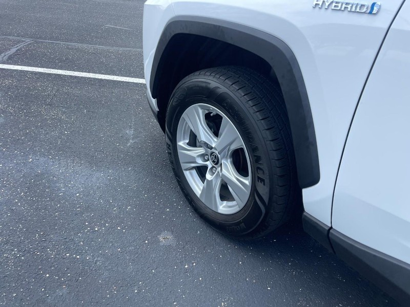 Toyota RAV4 Hybrid Vehicle Image 05