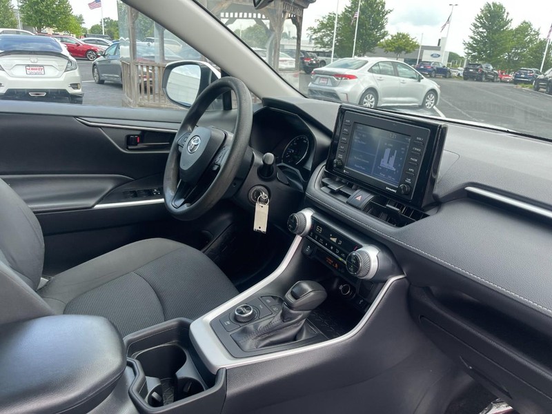 Toyota RAV4 Hybrid Vehicle Image 06