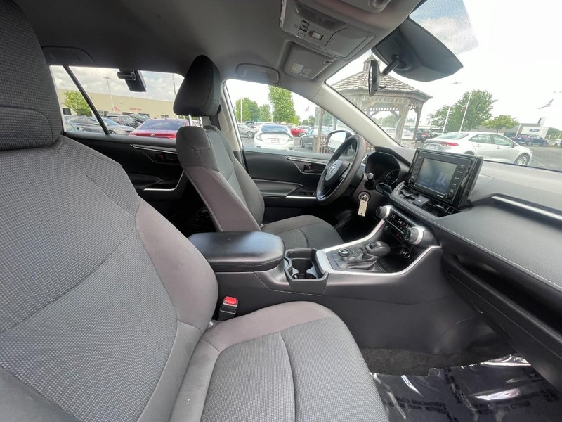 Toyota RAV4 Hybrid Vehicle Image 07