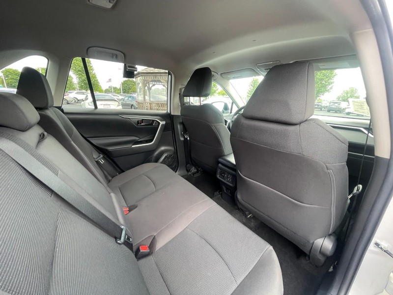 Toyota RAV4 Hybrid Vehicle Image 10