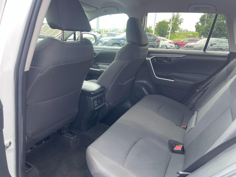 Toyota RAV4 Hybrid Vehicle Image 13