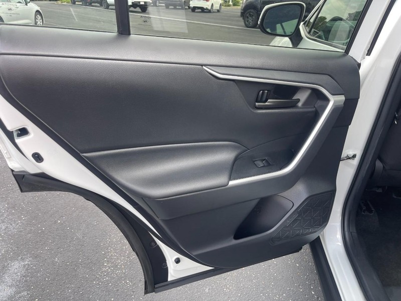 Toyota RAV4 Hybrid Vehicle Image 14