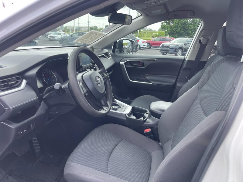 Toyota RAV4 Hybrid Vehicle Image 15