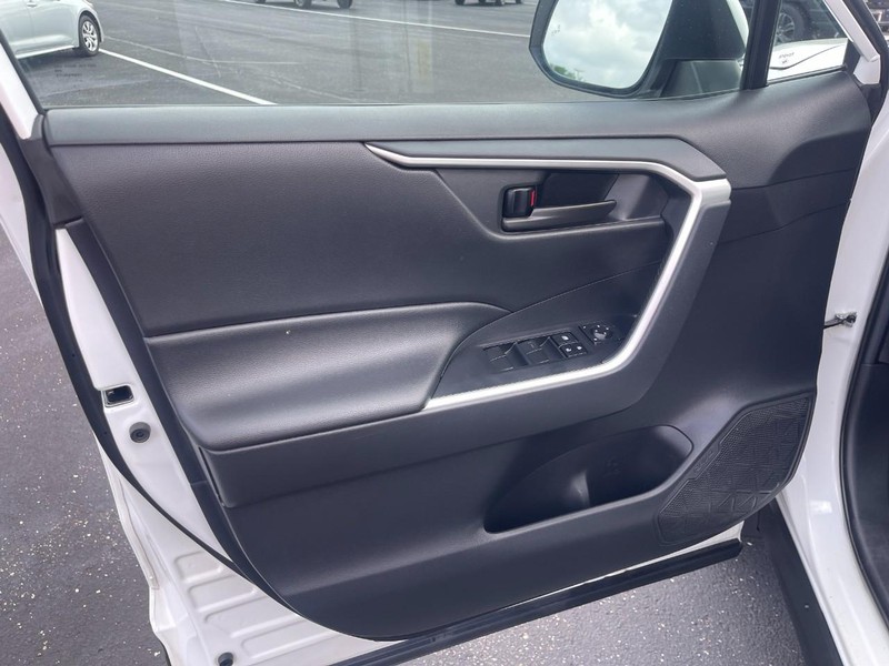 Toyota RAV4 Hybrid Vehicle Image 16