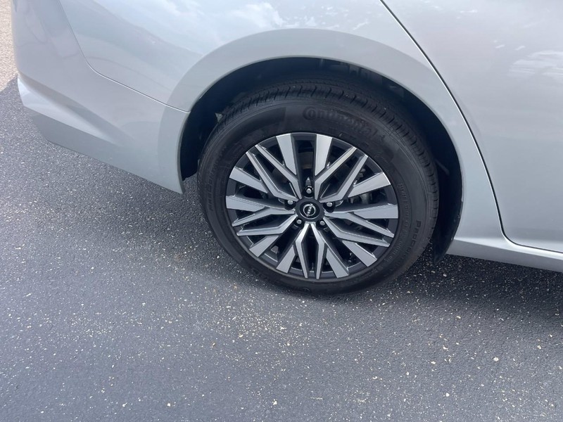 Nissan Altima Vehicle Image 08