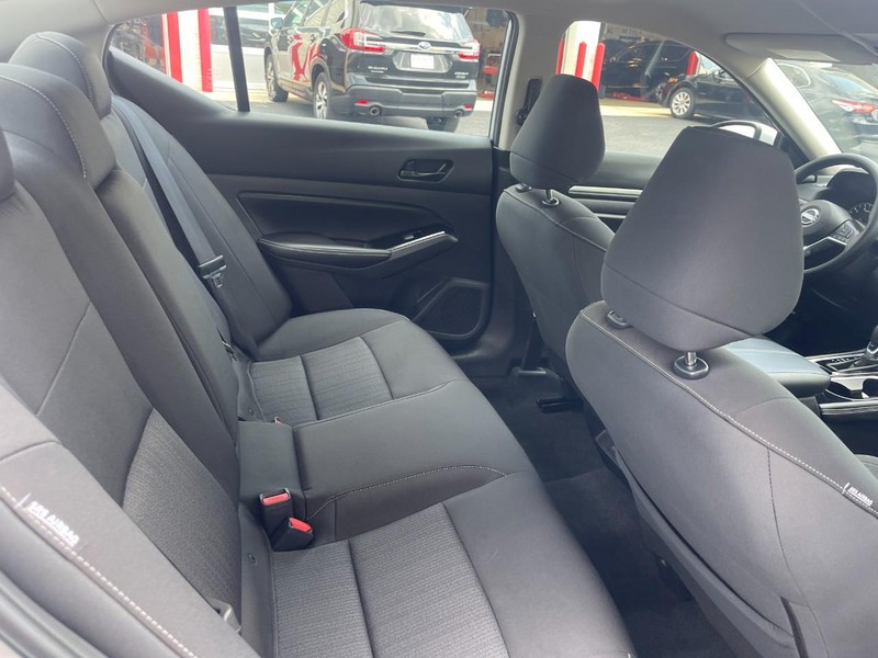 Nissan Altima Vehicle Image 10