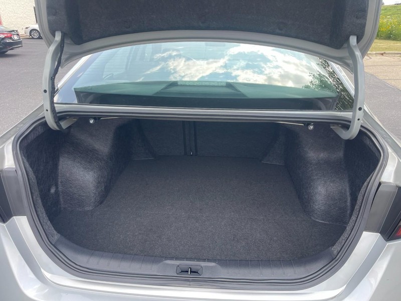 Nissan Altima Vehicle Image 13