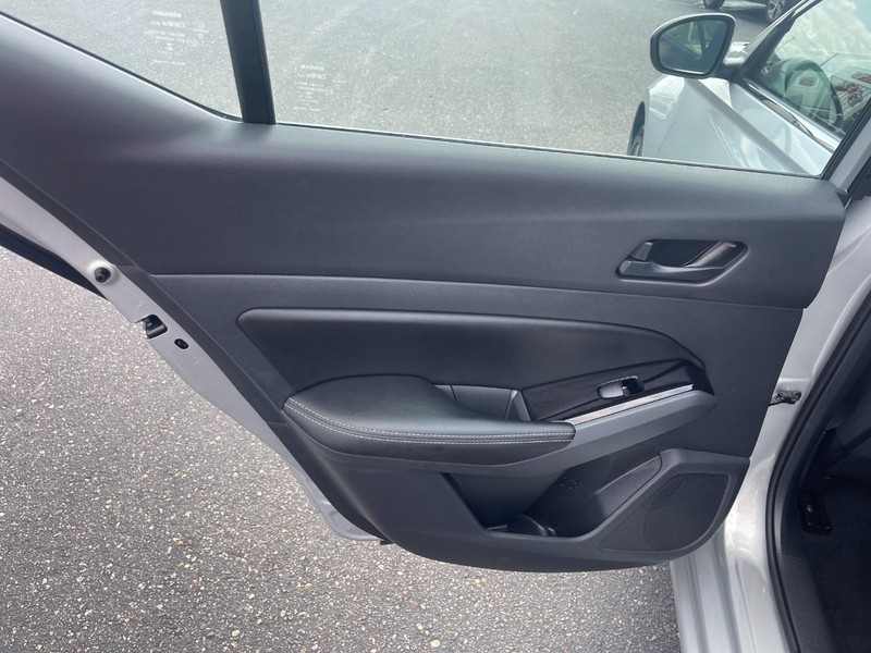 Nissan Altima Vehicle Image 15