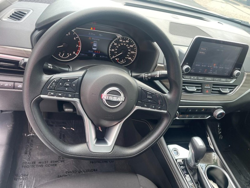 Nissan Altima Vehicle Image 19