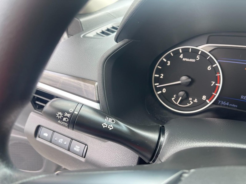 Nissan Altima Vehicle Image 24