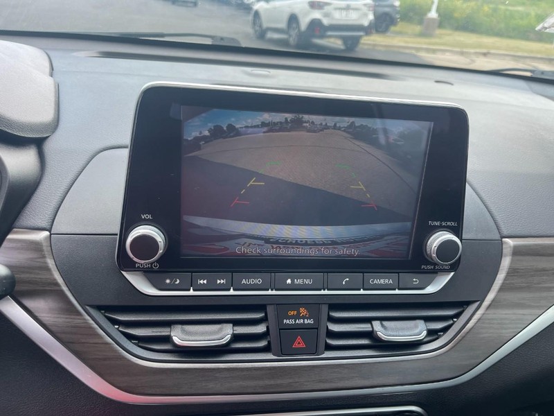 Nissan Altima Vehicle Image 28