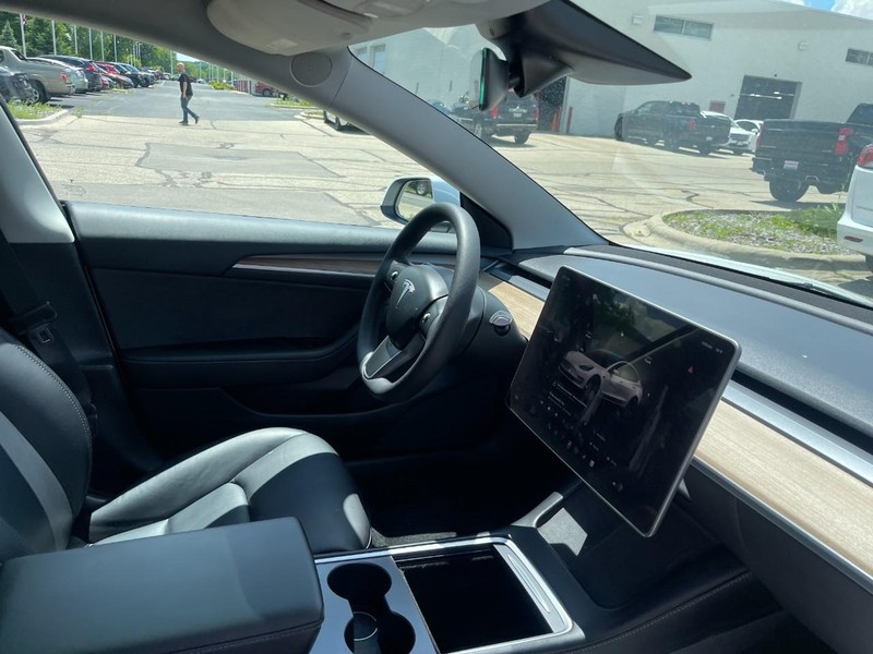 Tesla Model 3 Vehicle Image 02