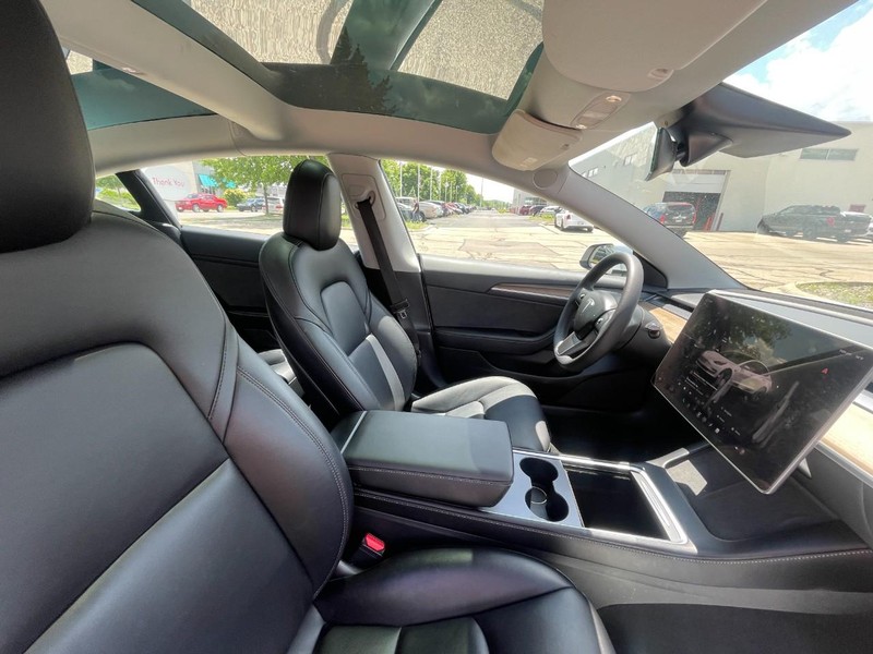 Tesla Model 3 Vehicle Image 04