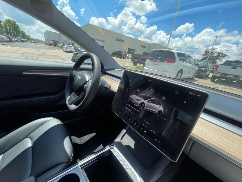 Tesla Model 3 Vehicle Image 06