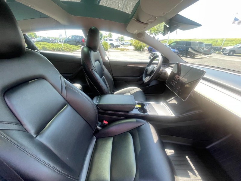 Tesla Model 3 Vehicle Image 07