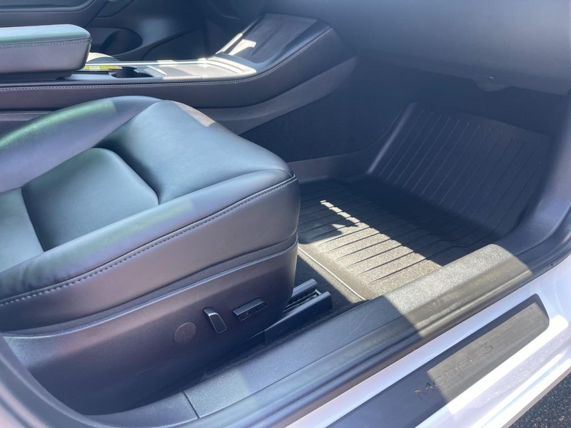 Tesla Model 3 Vehicle Image 09