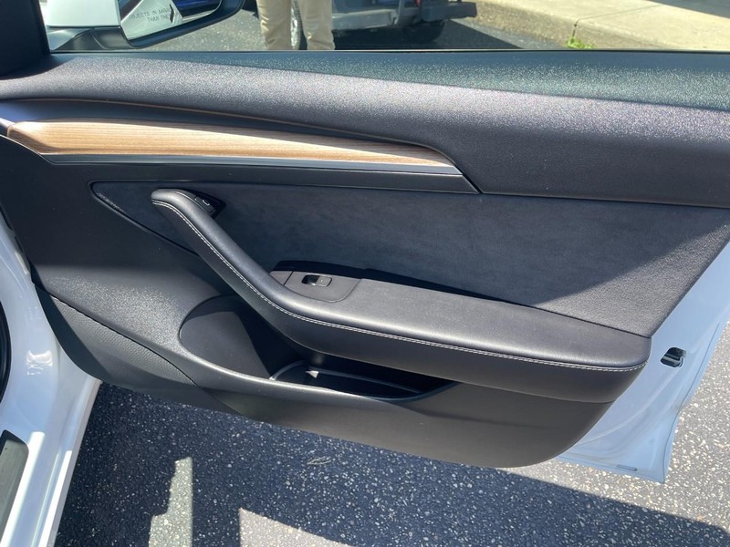 Tesla Model 3 Vehicle Image 10