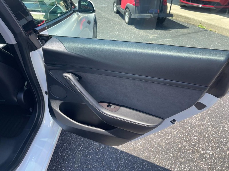 Tesla Model 3 Vehicle Image 12