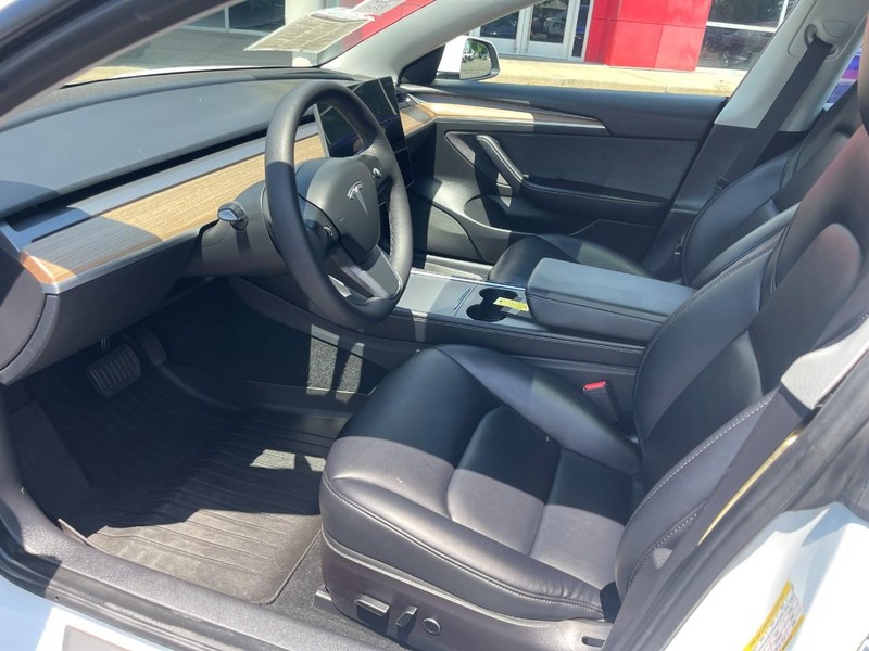 Tesla Model 3 Vehicle Image 17