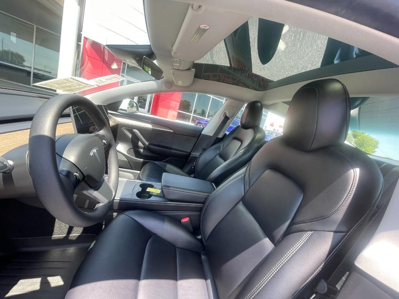 Tesla Model 3 Vehicle Image 18