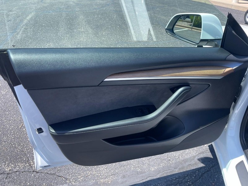 Tesla Model 3 Vehicle Image 19