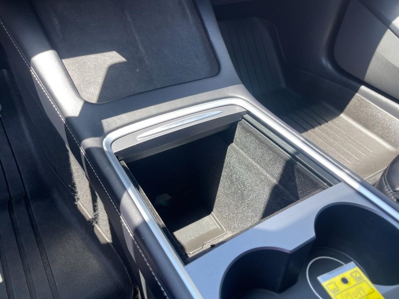 Tesla Model 3 Vehicle Image 25