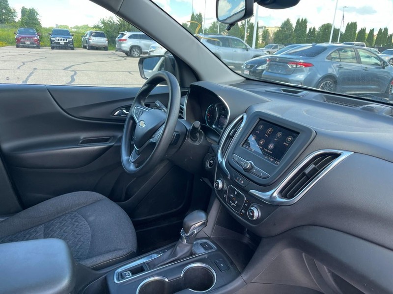 Chevrolet Equinox Vehicle Image 02