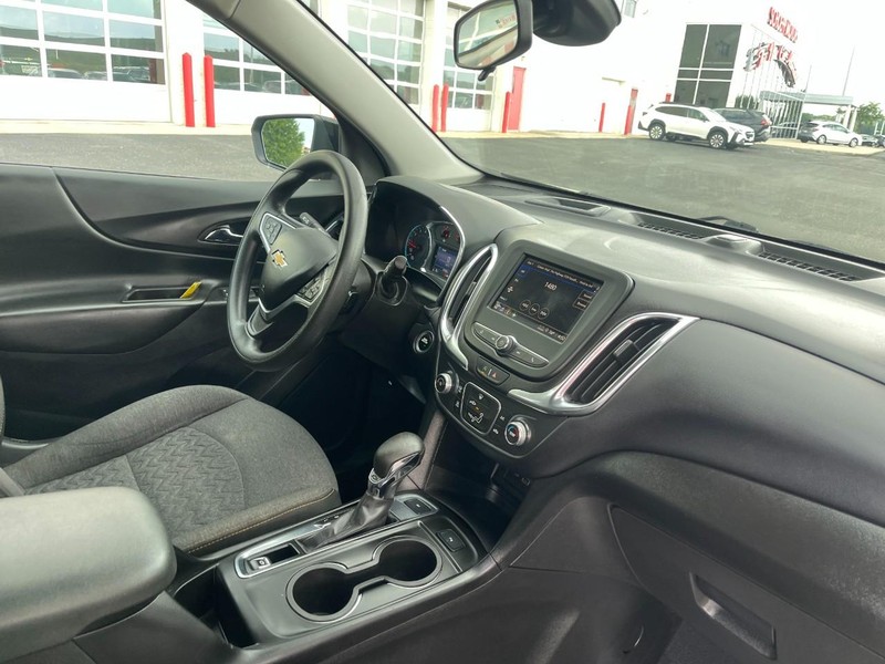 Chevrolet Equinox Vehicle Image 09
