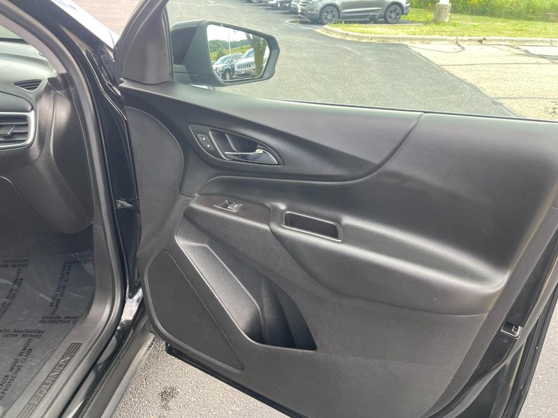 Chevrolet Equinox Vehicle Image 11