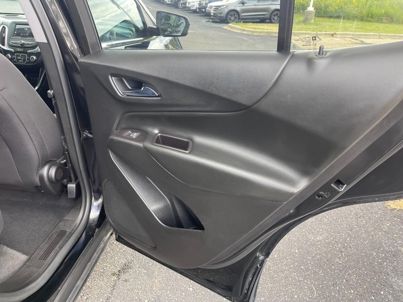 Chevrolet Equinox Vehicle Image 14