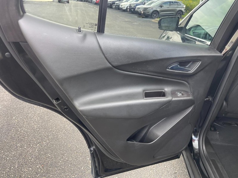 Chevrolet Equinox Vehicle Image 17