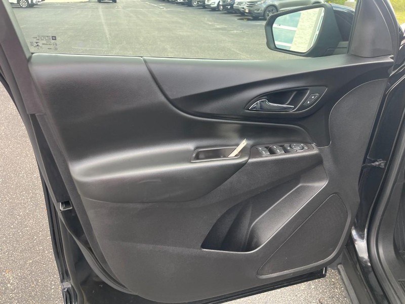 Chevrolet Equinox Vehicle Image 19