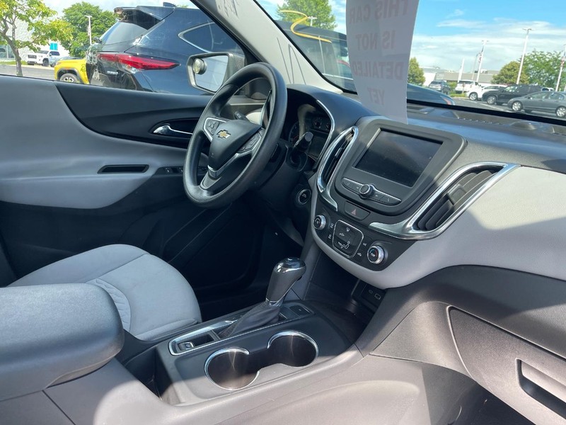 Chevrolet Equinox Vehicle Image 02