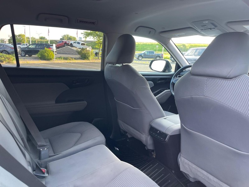Toyota Highlander Hybrid Vehicle Image 09