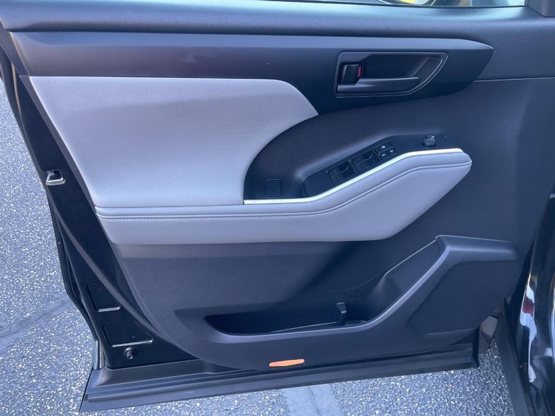 Toyota Highlander Vehicle Image 18